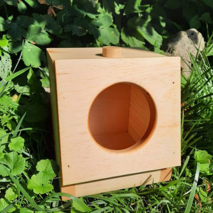 Hippity Hop Pet Shop Mini Hay Feeder for Rabbits & Guinea Pigs